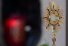 Cử hành sáng kiến “24 giờ cho Chúa”, các nhà thờ sẽ mở cửa cho tín hữu chầu Thánh Thể và xưng tội