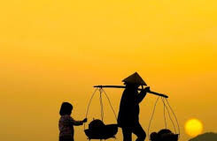 Mẹ gánh mặt trời